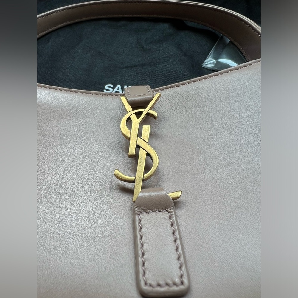 YSL Le5 A7 Hobo Bag in Rosy Sand - Picture 5 of 15